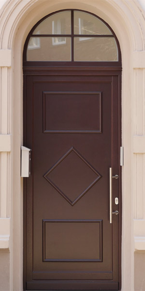 SOFTLINE 68 Holz-Haustür in einem Altbau